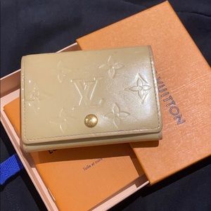 LV vernis card holder